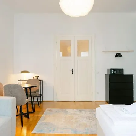 Classy In Josefstadt Perfect For 4-6 Apartment