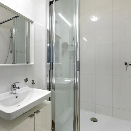 Numa Strauss Aparthotel
