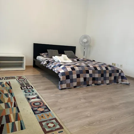 Ganze Klein 1100 Apartment