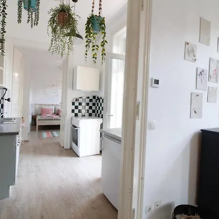 Cute Boho With Balcony Apartment Vienna