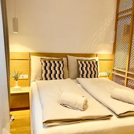 Charm Favoriten Apartment *