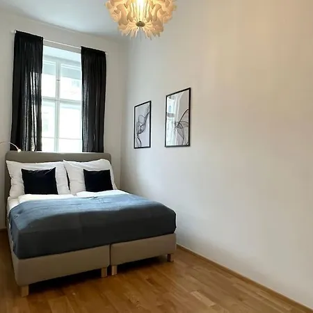 Beautiful Location Apartment *