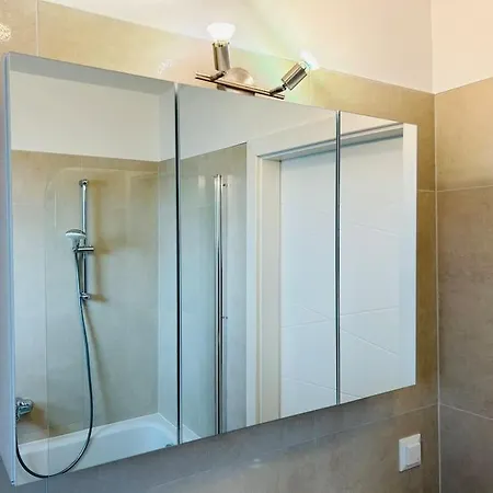Stylish Modern Flat With Garden *