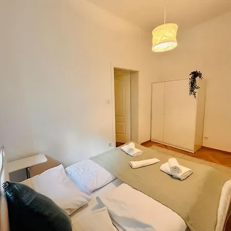 Apartment Geraeumiges Im Wiener Altbauflair