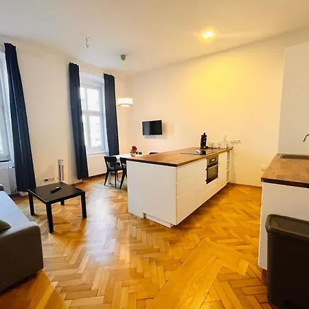 Geraeumiges Im Wiener Altbauflair Apartment *