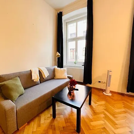 Apartment Geraeumiges Im Wiener Altbauflair *