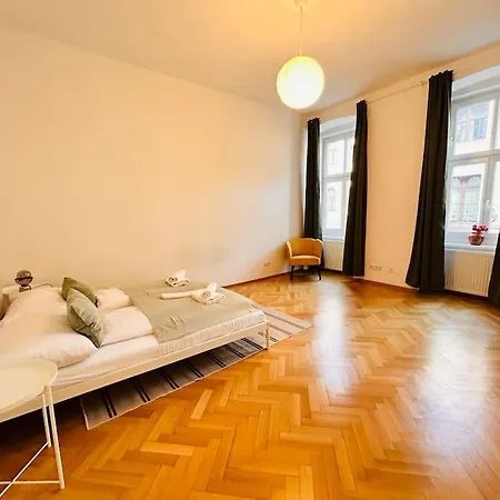 Geraeumiges Im Wiener Altbauflair Apartment *