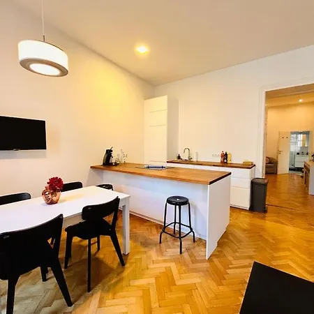 Apartment Geraeumiges Im Wiener Altbauflair *