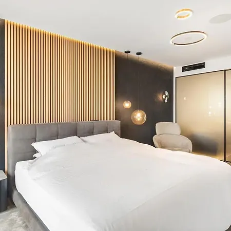 Luxurious Penthouse Triiiple Towers - What'app - 0034-656-619-782 - For Reservations! Apartment
