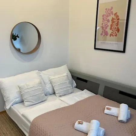 Dreamy & Cozy With Air Condition Apartment