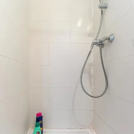 Perfect Location, 2 Min To Main Station, Long Term *