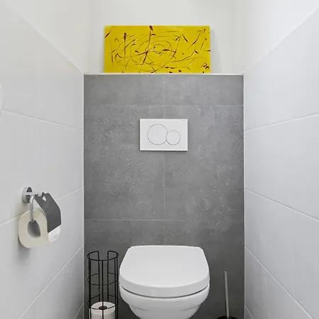 Cozy, Generous - 10 Min To City-centre - Contactless 24h Check-in Apartment *