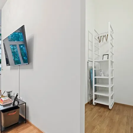 Cozy, Generous - 10 Min To City-centre - Contactless 24h Check-in Apartment Vienna