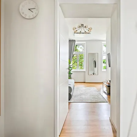 Apartment Cozy, Generous - 10 Min To City-centre - Contactless 24h Check-in *