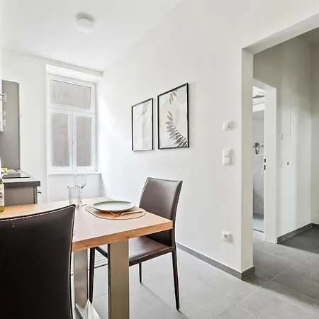 Cozy, Generous - 10 Min To City-centre - Contactless 24h Check-in Apartment Vienna