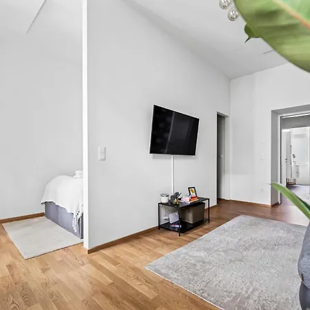 Cozy, Generous - 10 Min To City-centre - Contactless 24h Check-in Apartment *
