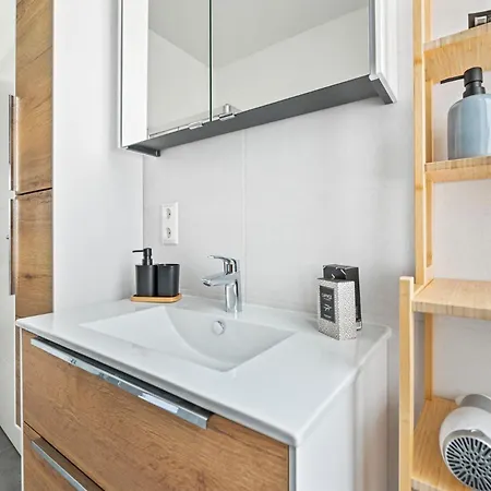 Apartment Cozy, Generous - 10 Min To City-centre - Contactless 24h Check-in