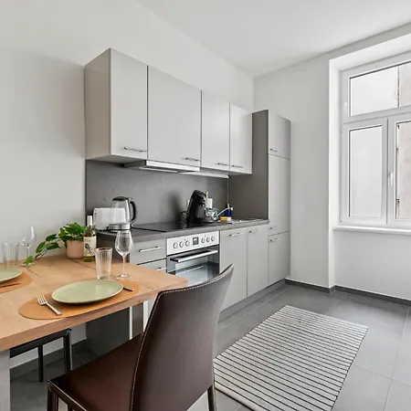 Cozy, Generous - 10 Min To City-centre - Contactless 24h Check-in Apartment Vienna