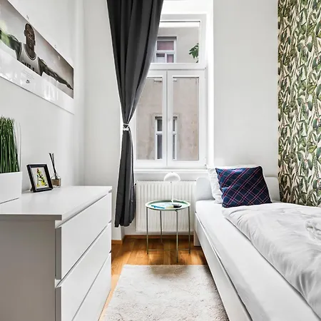 Cozy, Generous - 10 Min To City-centre - Contactless 24h Check-in Vienna