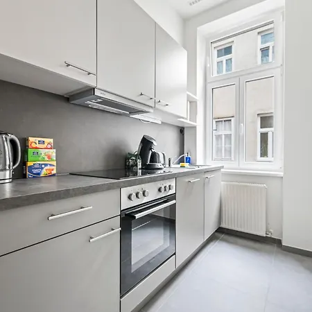 Cozy, Generous - 10 Min To City-centre - Contactless 24h Check-in Apartment