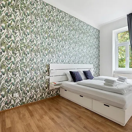 Cozy, Generous - 10 Min To City-centre - Contactless 24h Check-in Apartment *
