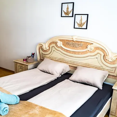 Spacious 5 Minutes To Wiener Stadthalle Apartment