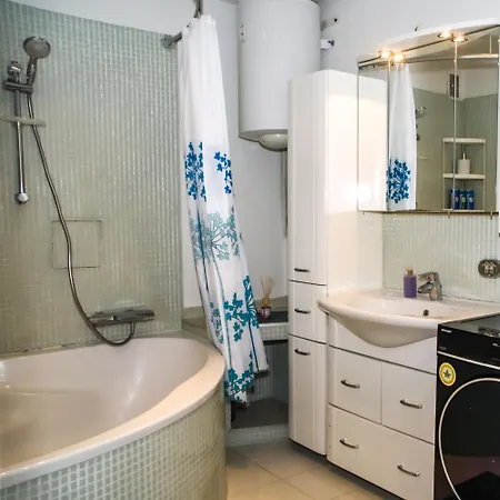 Apartment Spacious 5 Minutes To Wiener Stadthalle *