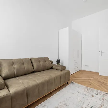 Easy Flat Hernals * Wien