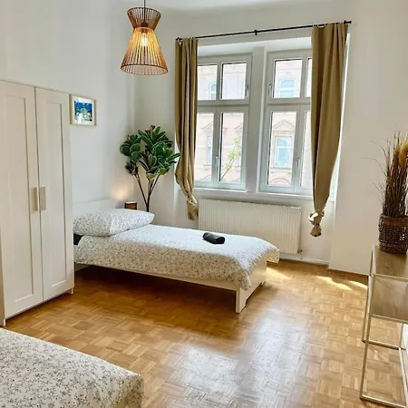 130 M2 Spacious 5 Bedroom Apartment