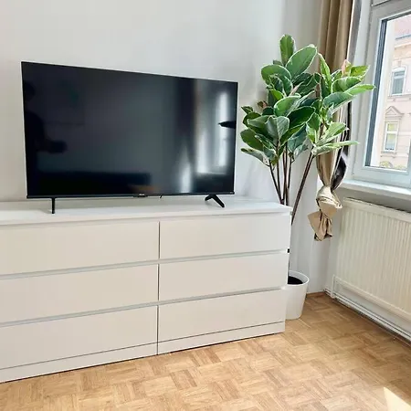 130 M2 Spacious 5 Bedroom Apartment *