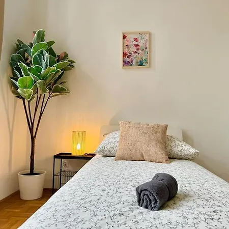 130 M2 Spacious 5 Bedroom Apartment Vienna