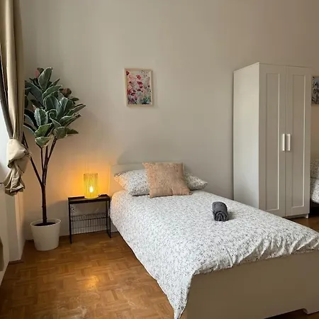 130 M2 Spacious 5 Bedroom *