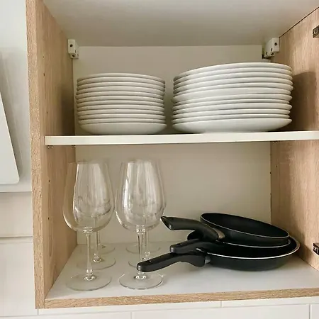 130 M2 Spacious 5 Bedroom Apartment Vienna