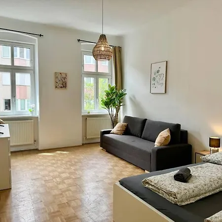 130 M2 Spacious 5 Bedroom Vienna