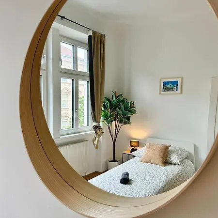 130 M2 Spacious 5 Bedroom Apartment *