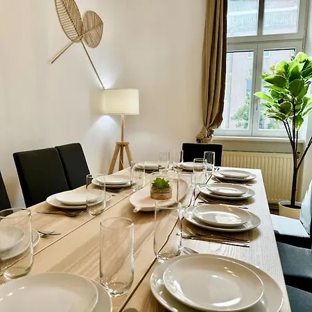 130 M2 Spacious 5 Bedroom Apartment Vienna
