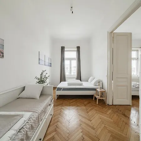 Apartment Family & Friends Hub