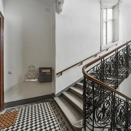 Apartment Family & Friends Hub