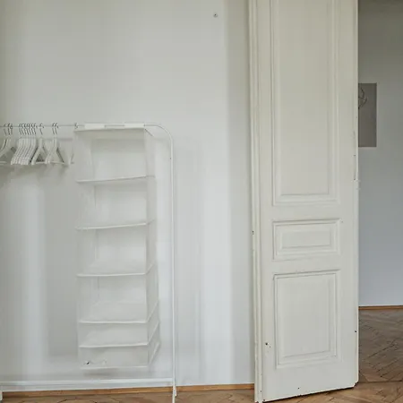 Apartment Family & Friends Hub *