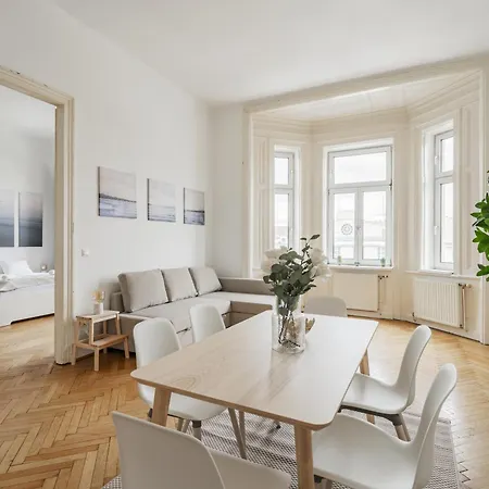 Apartment Family & Friends Hub