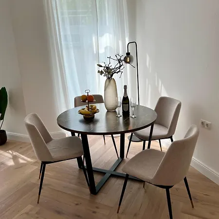 Luxury Living - 1130 Apartment