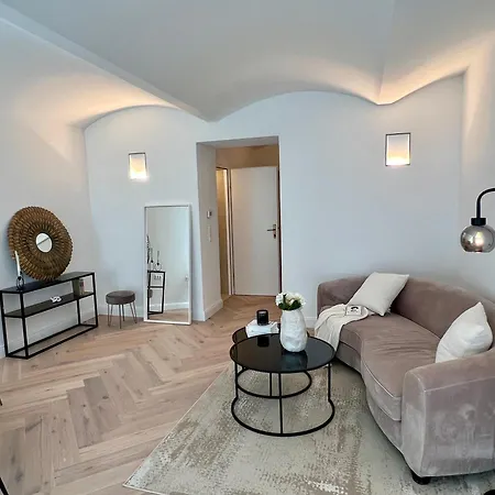 Luxury Living - 1130 Apartment