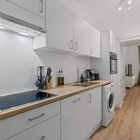 Apartment Long Term I 2 Min To U1 Columbusplatz I High Speed Wifi Vienna