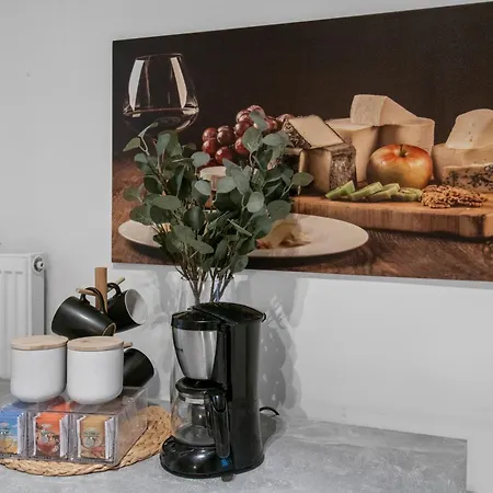 Apartment Long Term I 2 Min To U1 Columbusplatz I High Speed Wifi