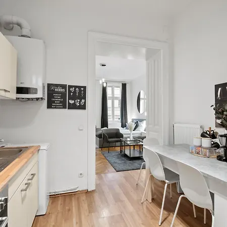Apartment Long Term I 2 Min To U1 Columbusplatz I High Speed Wifi Vienna