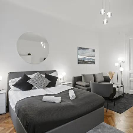 Long Term I 2 Min To U1 Columbusplatz I High Speed Wifi Apartment *