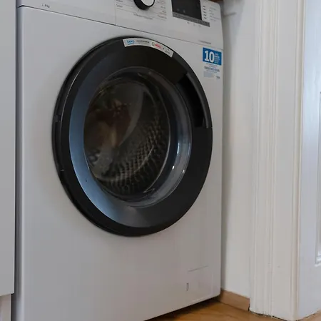 Apartment Long Term I 2 Min To U1 Columbusplatz I High Speed Wifi *