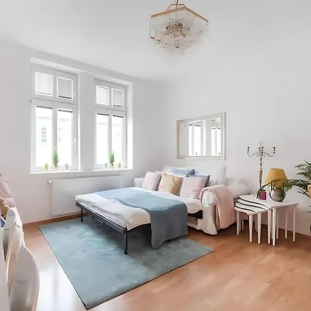 Apartment Long Term I 2 Min To U1 Columbusplatz I High Speed Wifi Vienna