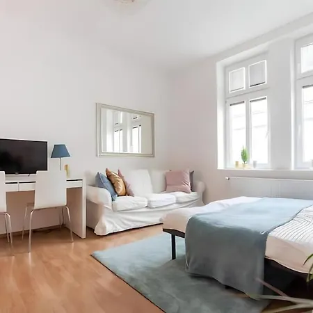 Long Term I 2 Min To U1 Columbusplatz I High Speed Wifi Apartment *