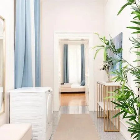 Very Spacious Close To Akh Apartment